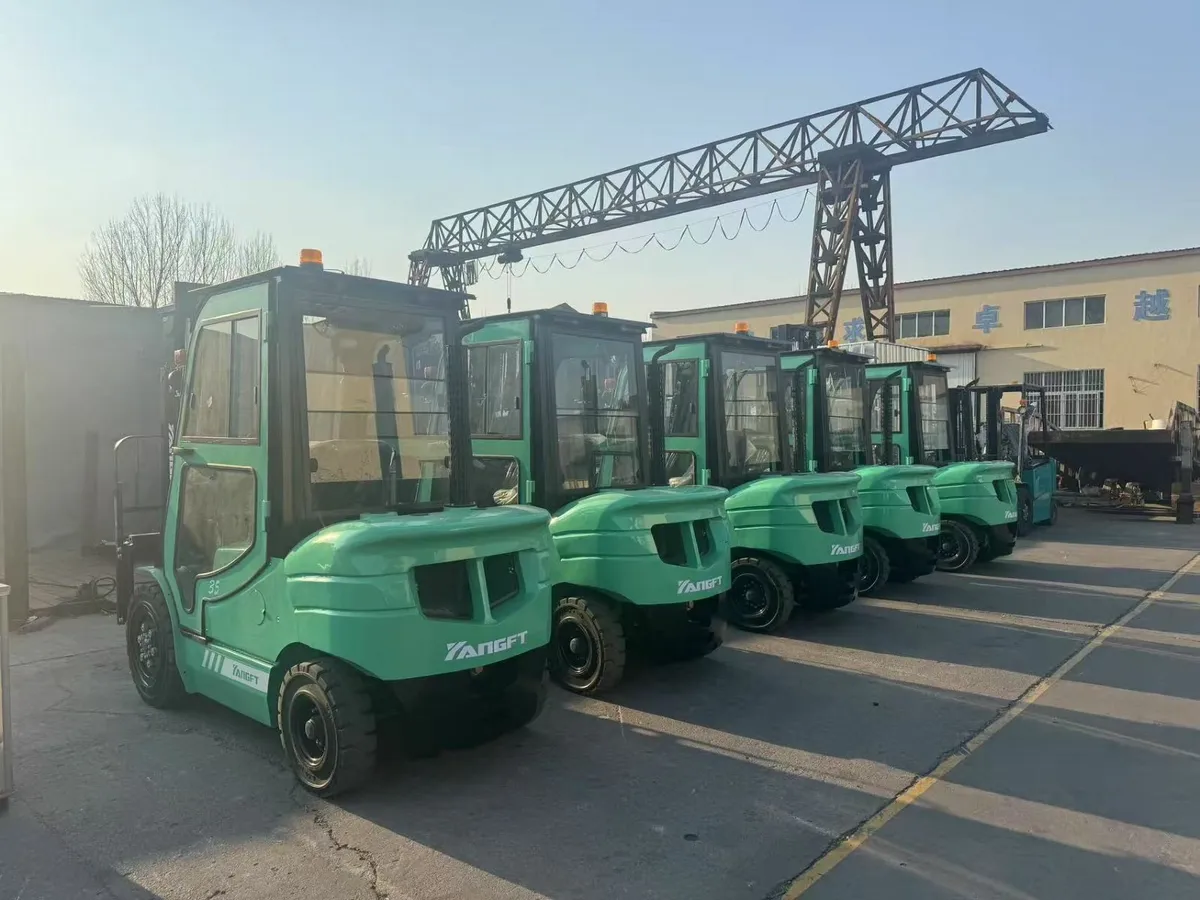 3.5 Ton Forklift with Mitsubishi Engine & Cab - Image 1