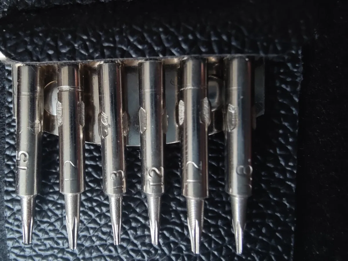Precision Screwdriver Set with Pouch - Image 2