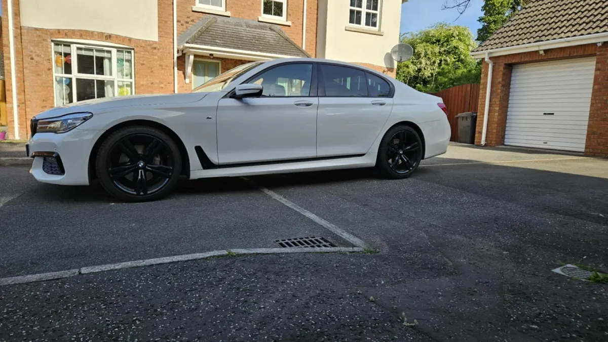 BMW 7-Series 2017 - Image 2
