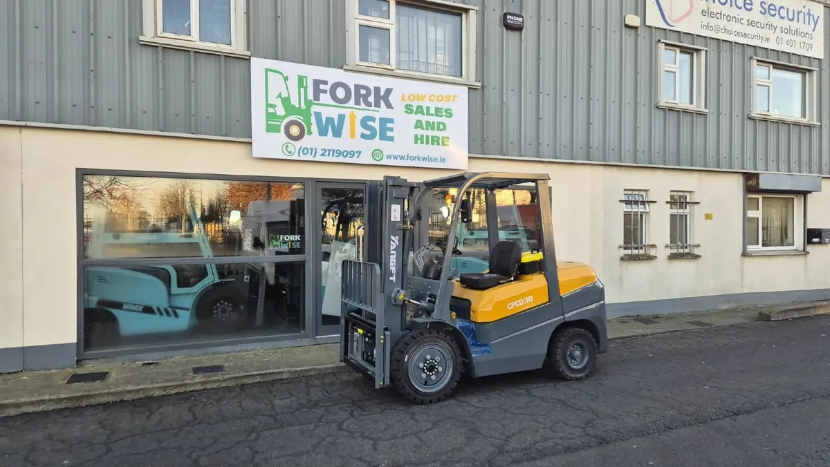 3 Ton Diesel Forklift, YangFT - Image 1