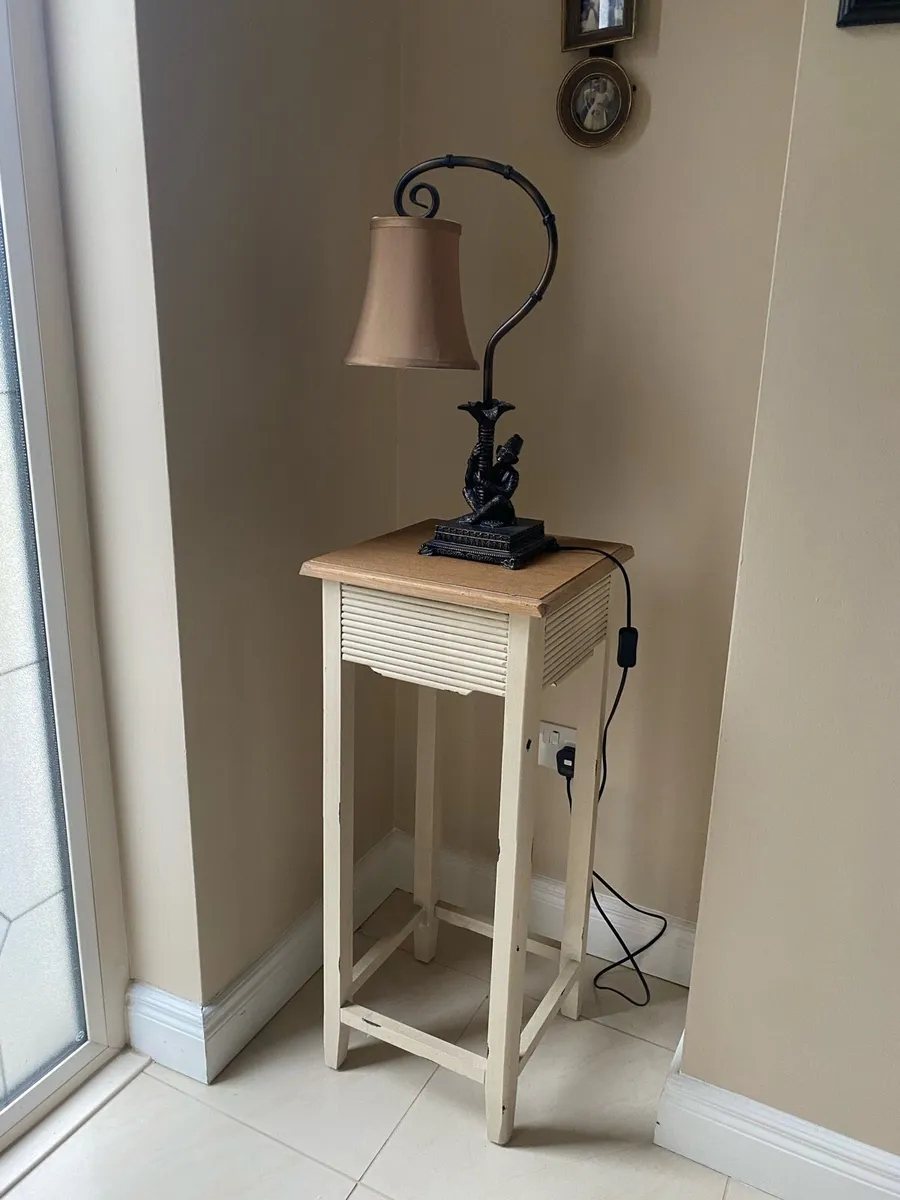 Plant table can be used for lamp either - Image 1
