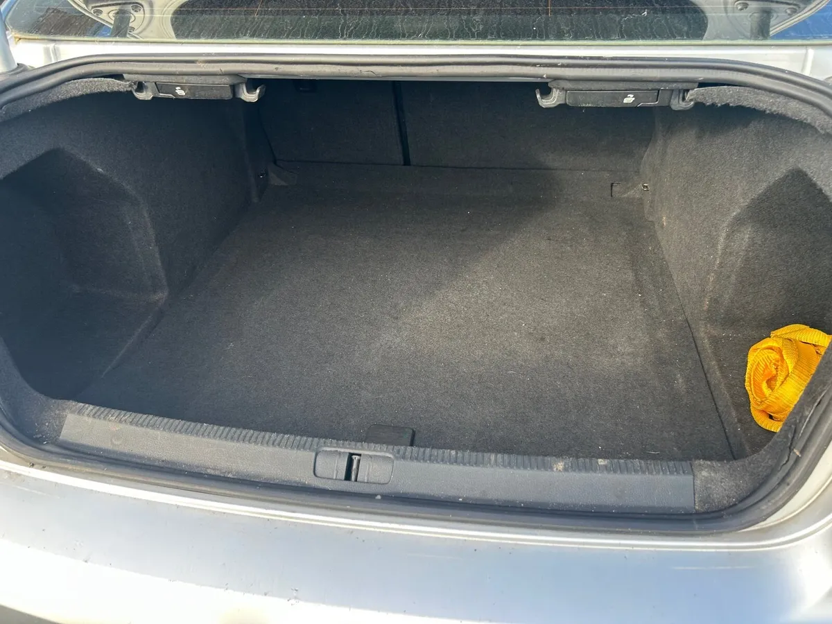 Volkswagen Passat 2011 - Image 3