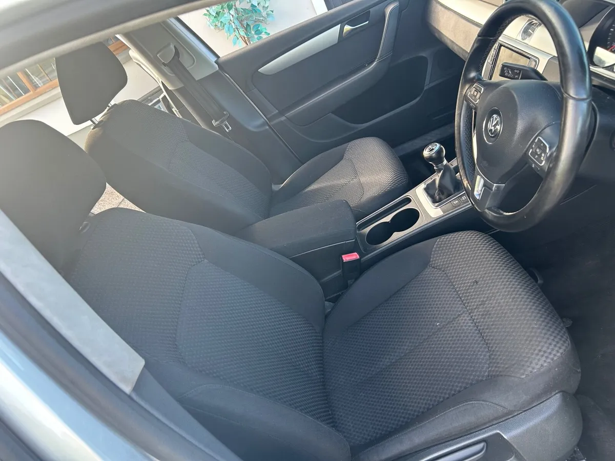 Volkswagen Passat 2011 - Image 4