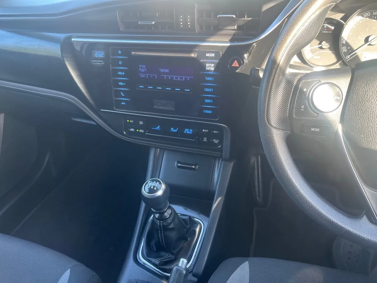Toyota Auris Van  2018 1.4 d4d - Image 2