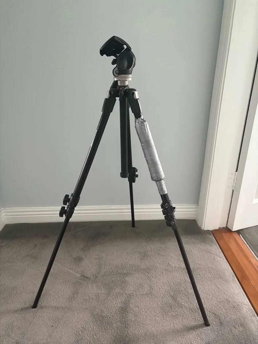 Manfrotto 190XDB Camera Tripod - Image 1