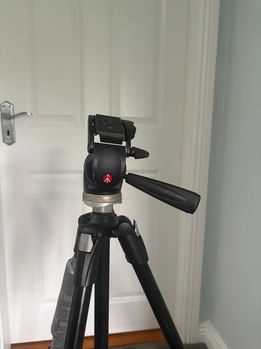 Manfrotto 190XDB Camera Tripod - Image 3