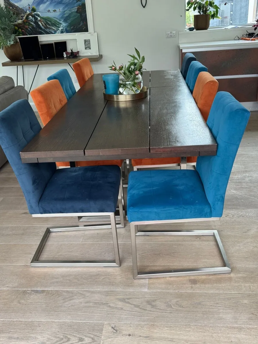 Kitchen table and chairs - Image 1