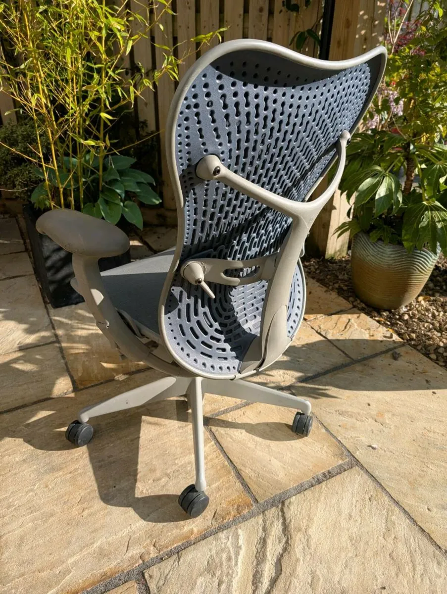 Ergonomic office chair - Image 3