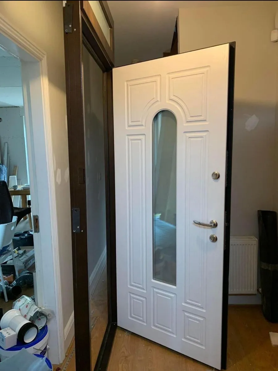 Front door - Image 1