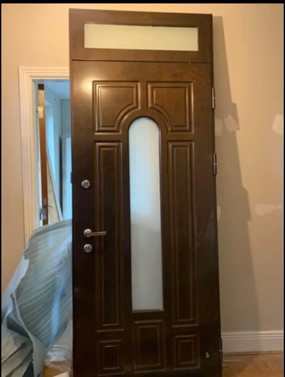 Front door - Image 4