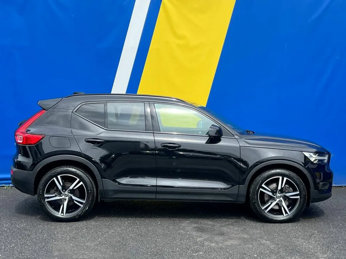 Volvo XC40 R-DESIGN T4 1.5 HYBRID // FULL SERVICE - Image 2