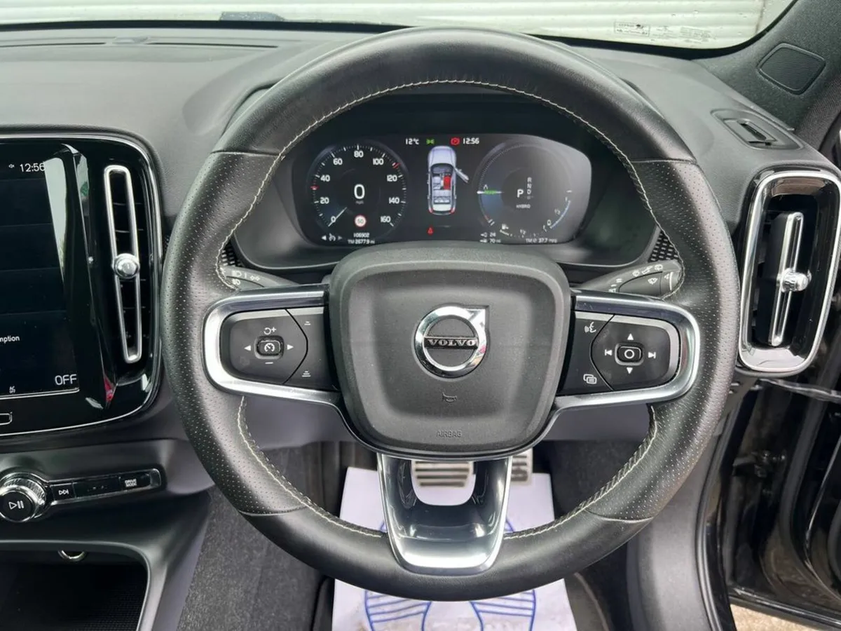 Volvo XC40 R-DESIGN T4 1.5 HYBRID // FULL SERVICE - Image 4