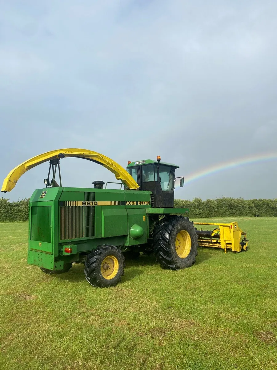 John Deere 6810 harvester - Image 3