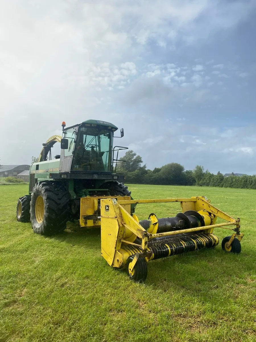 John Deere 6810 harvester - Image 4