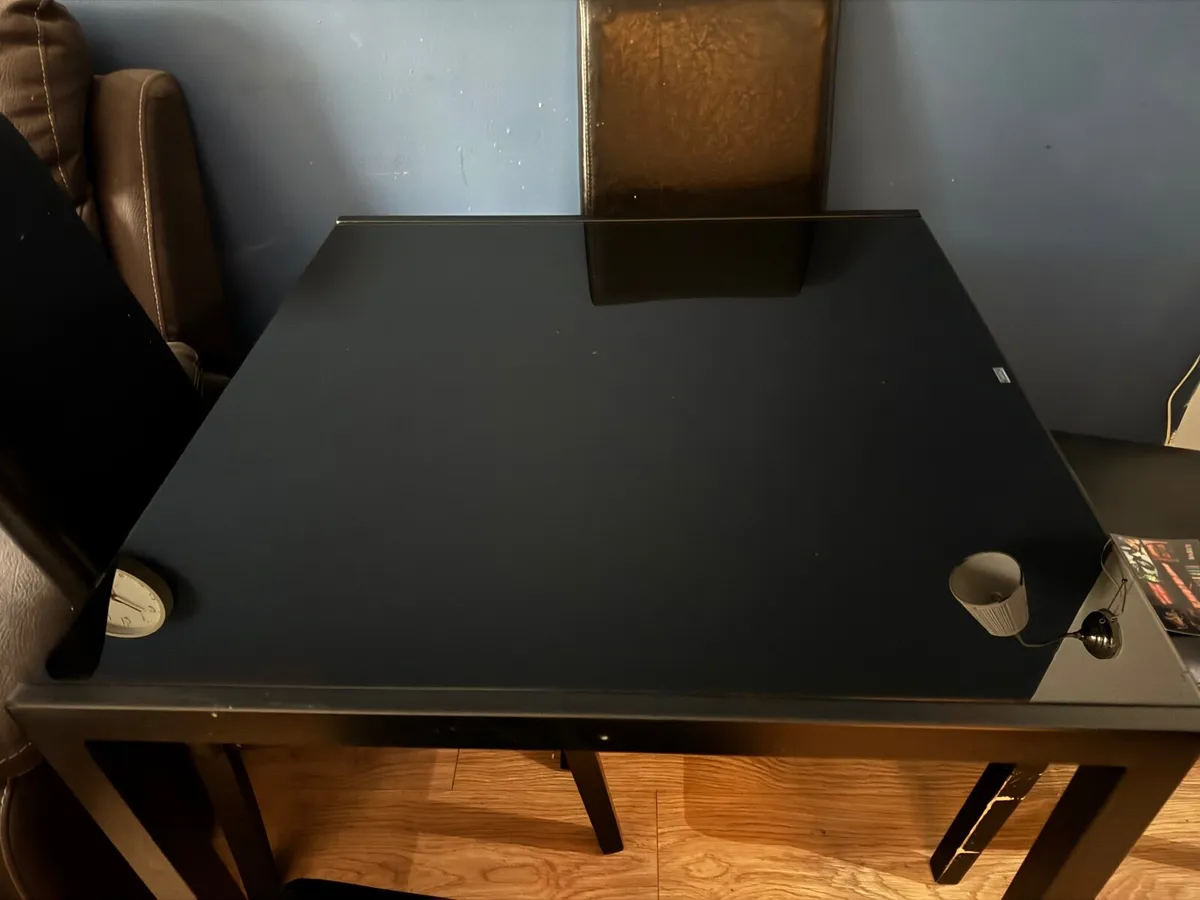 Dining table - Image 1