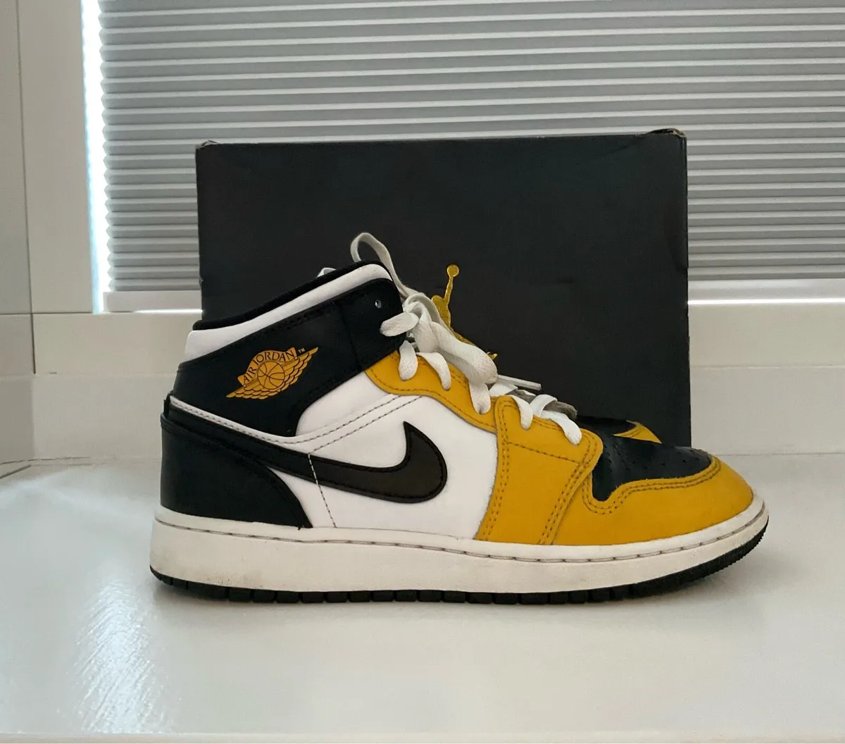 Air Jordan 1 Mid GS "Taxi" - Image 2