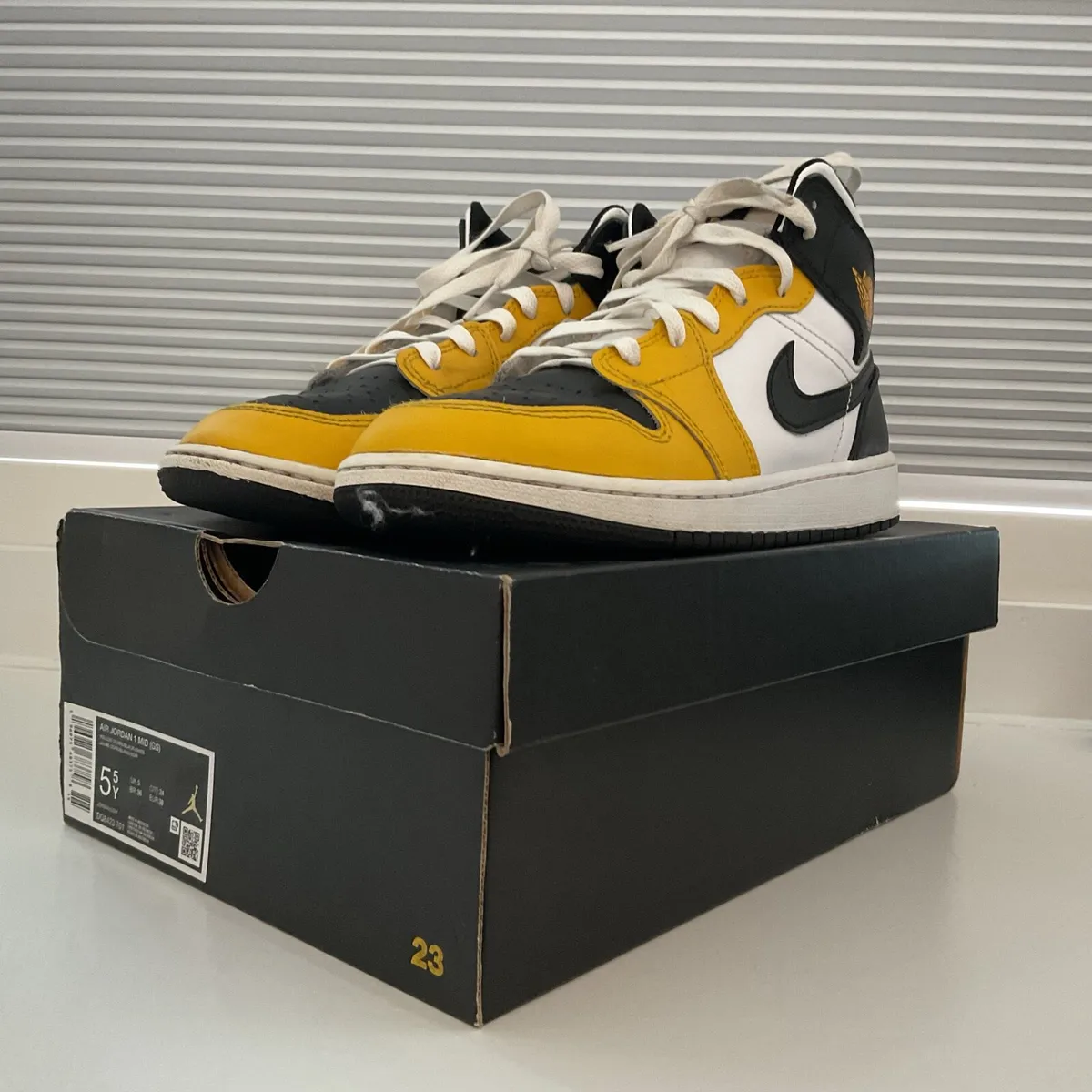 Air Jordan 1 Mid GS "Taxi" - Image 4