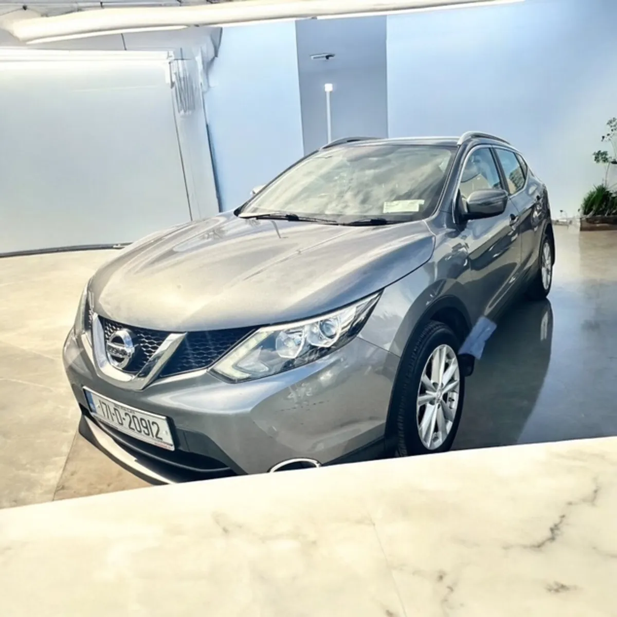 Nissan Qashqai 1.2 PET SV CVT Automatic low mileag - Image 3