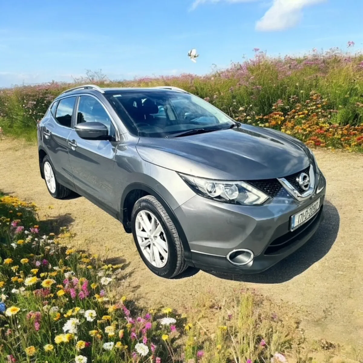 Nissan Qashqai 1.2 PET SV CVT Automatic low mileag - Image 1