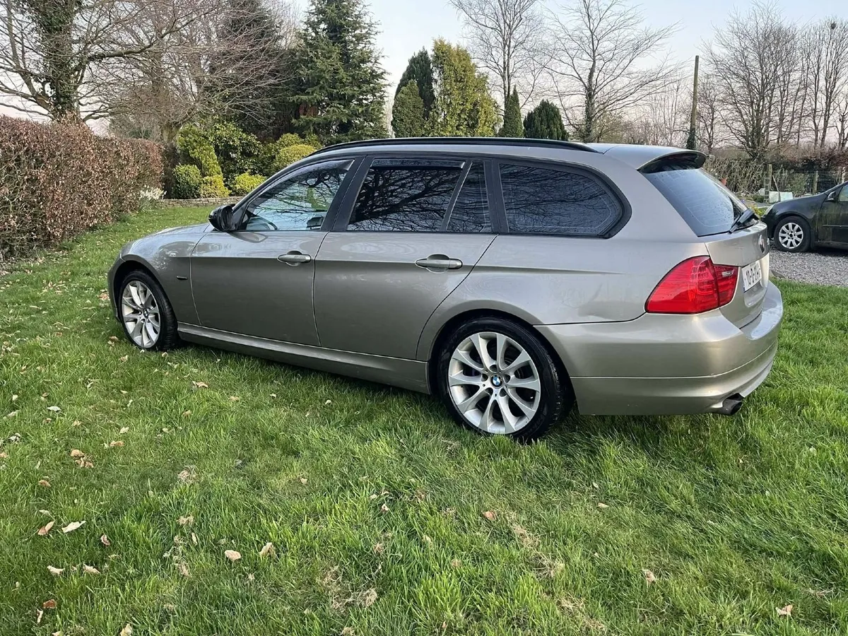 BMW 3-Series 2010 - Image 3