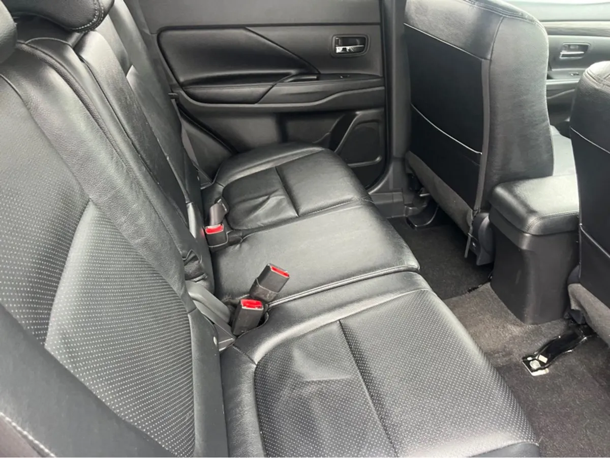Mitsubishi Outlander Outl 4WD 6MT 4DR 7 Seater Fi - Image 4