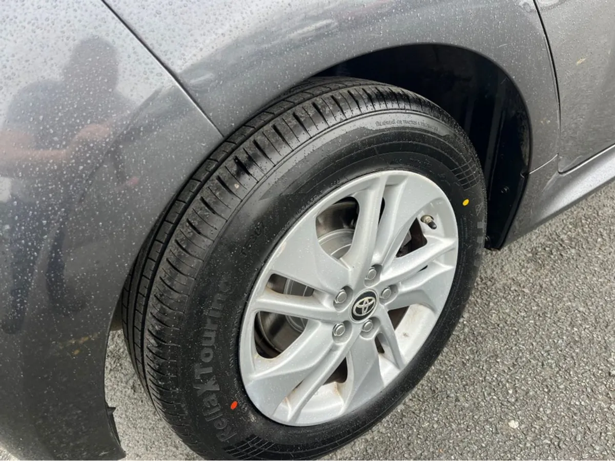 Toyota Yaris Hybrid Luna 4DR Auto - Image 3