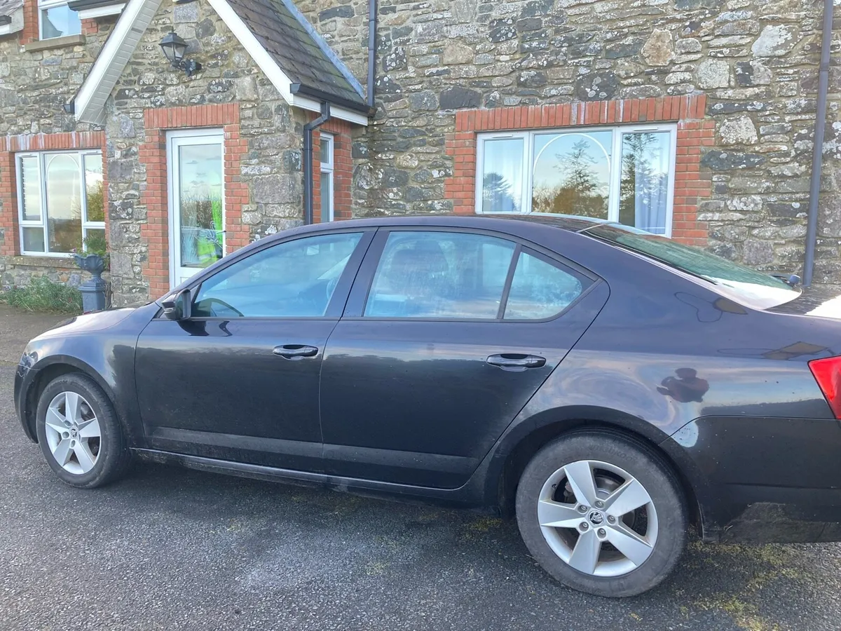 Car - Image 3