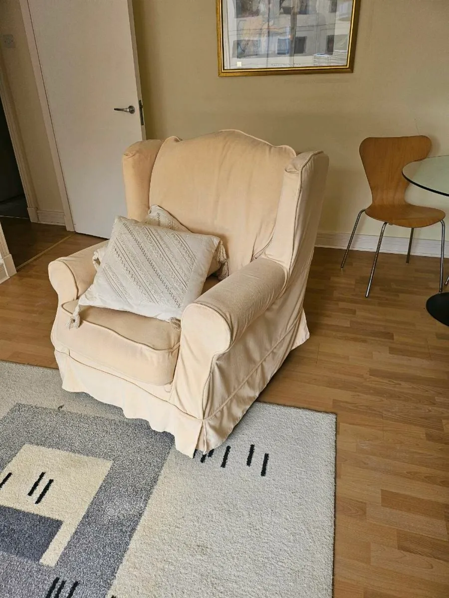 Living area Armchairs - Image 1