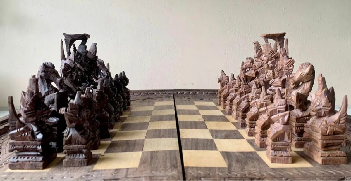 Vintage Balinese chess set - Image 1