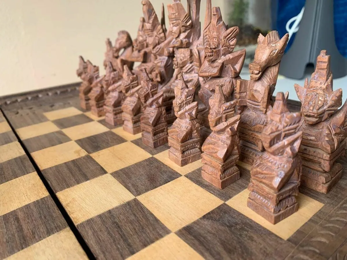Vintage Balinese chess set - Image 3