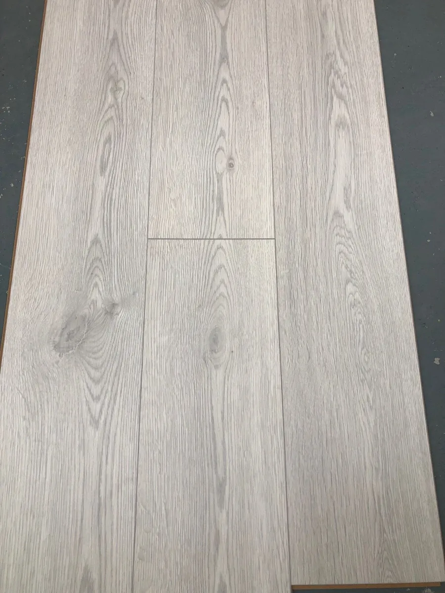Laminate  flooring  supply and fit - Image 1