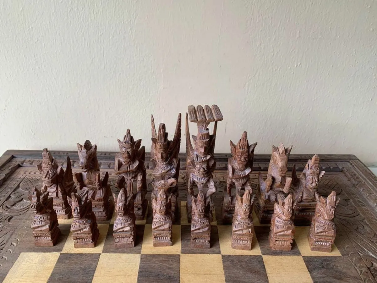 Vintage Balinese chess set - Image 4