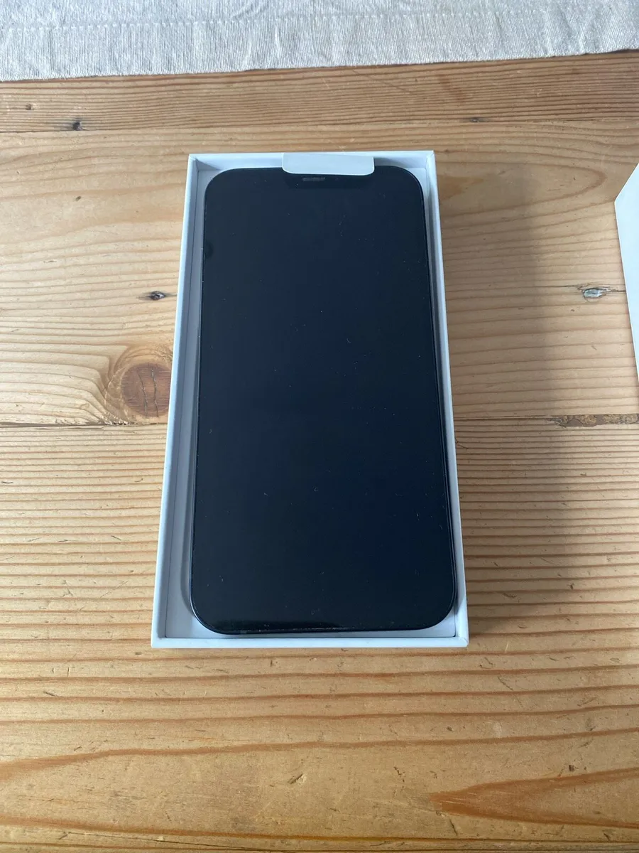 iPhone 12 - Image 2