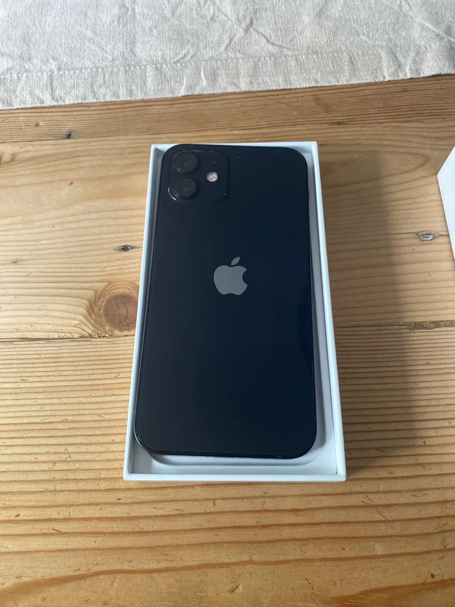 iPhone 12 - Image 3