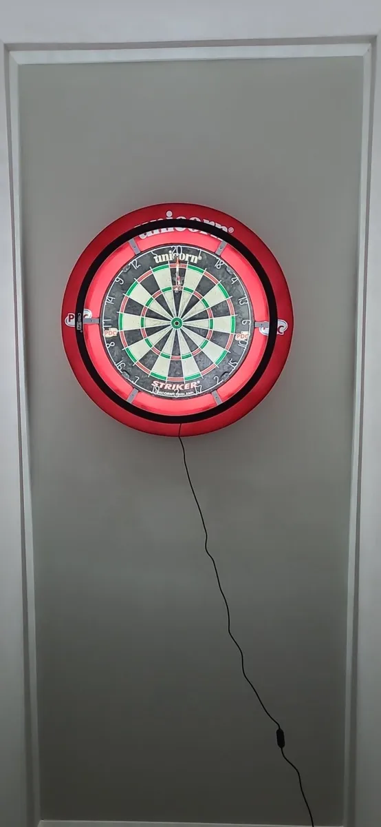Dart board & ring light - Image 2