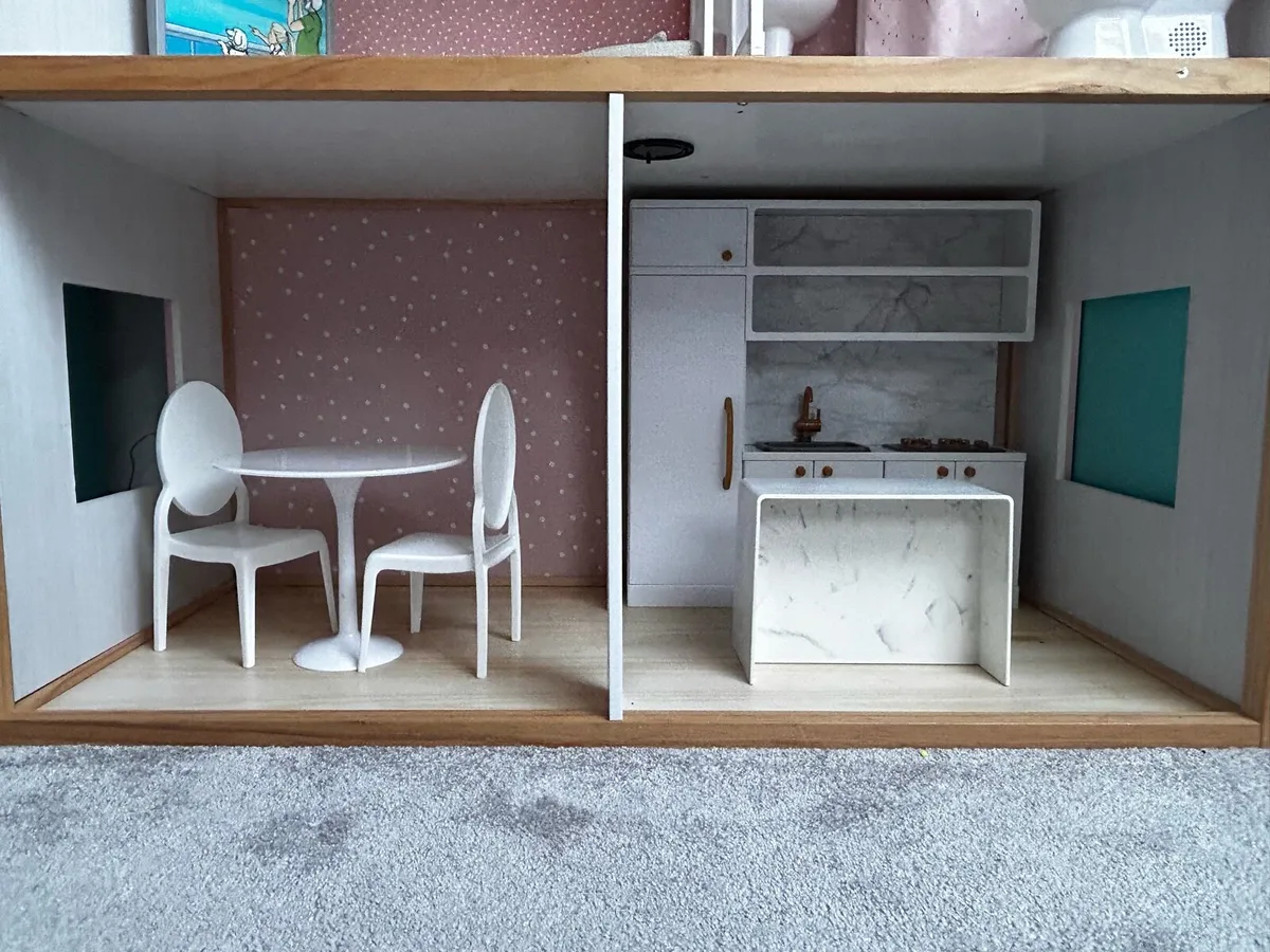 Our Generation Deluxe Accessories Dolls house - Image 4