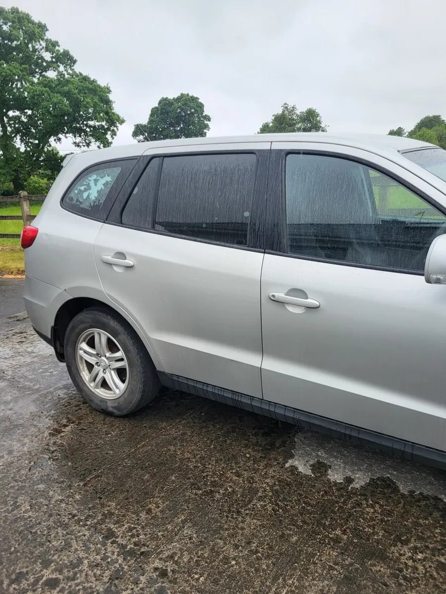 Hyundai Santa Fe 2011 - Image 3