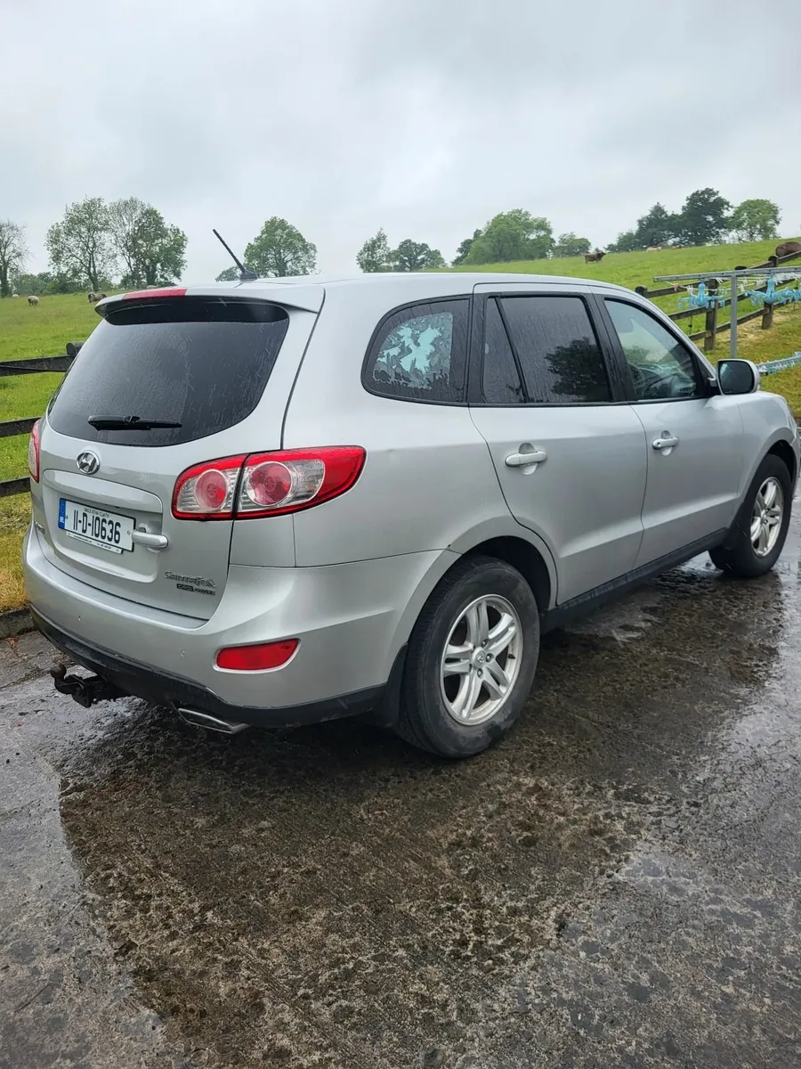 Hyundai Santa Fe 2011 - Image 4