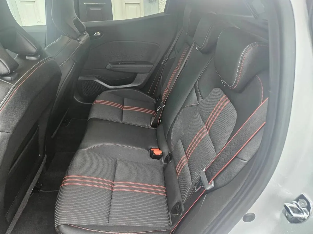 Renault Clio 2022 - Image 2