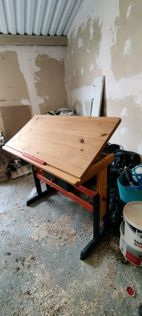 Desks for sale - Image 1