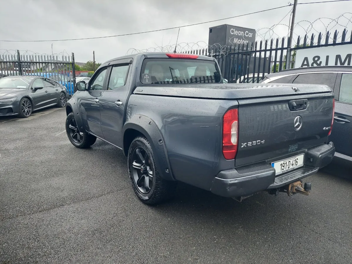 19 Mercedes X-Class Automatic - Image 4