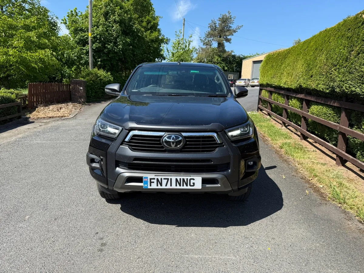 2021 Toyota Hilux 2.8 Invincible X D-4D Pick up - Image 2