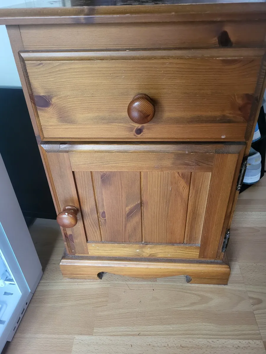 Wardrobes / chest of drawers  / bed side lockers - Image 3