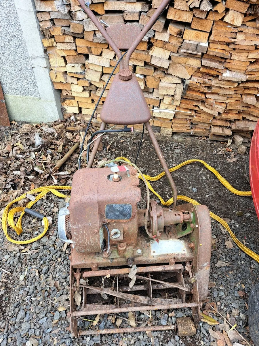 Vintage Lawnmower - Image 2