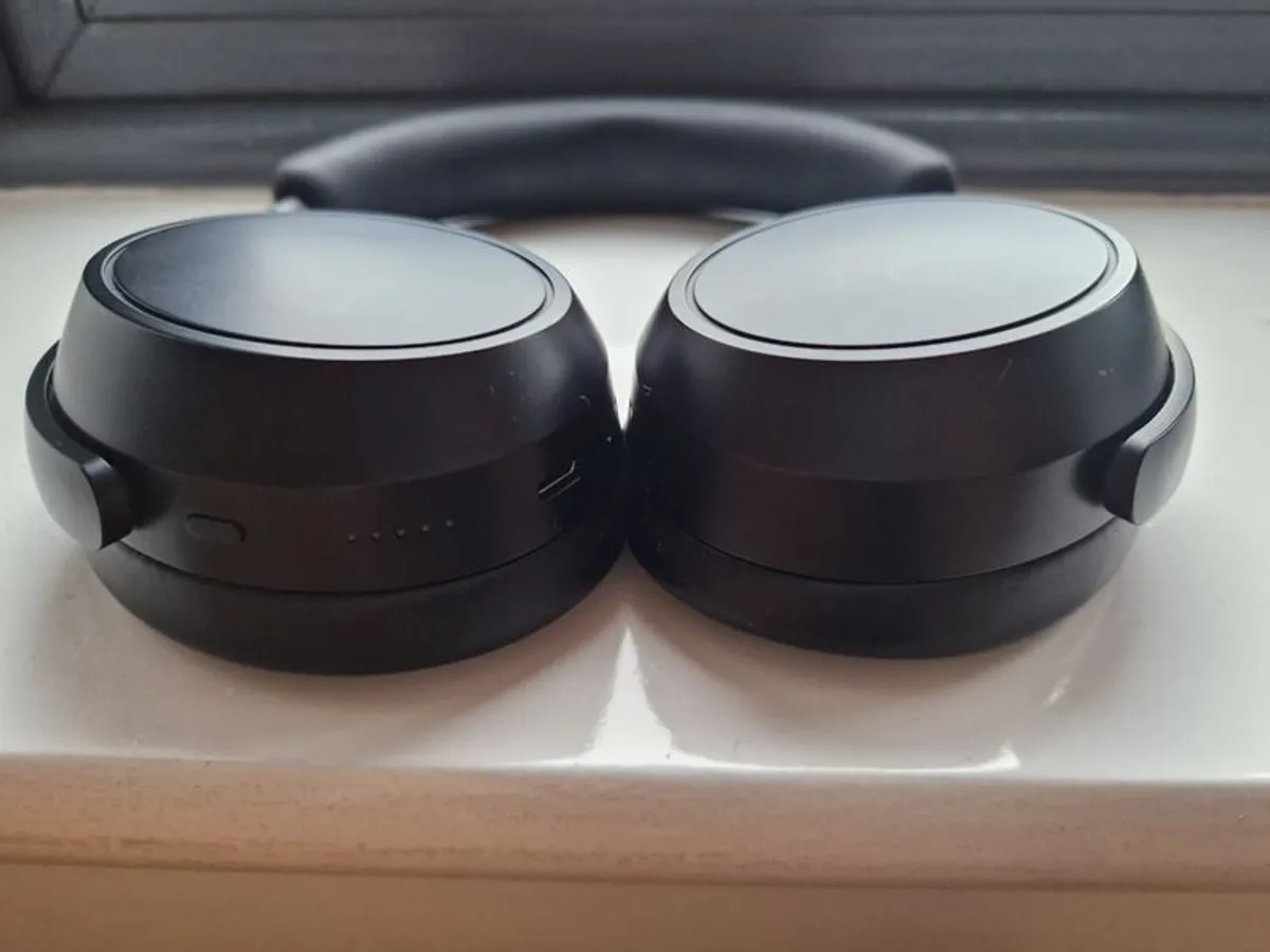 SENNHEISER Momentum 4 Wireless Headphones - ANC - Image 2