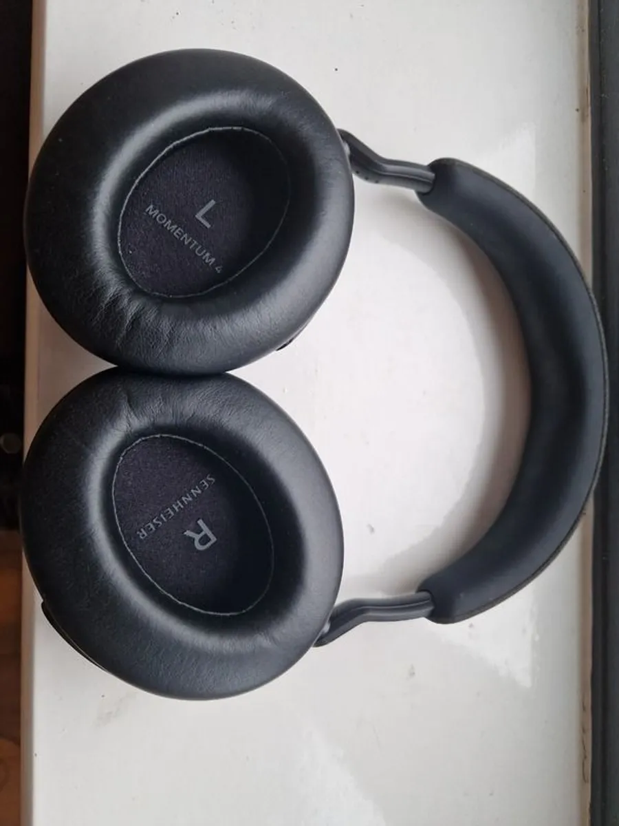 SENNHEISER Momentum 4 Wireless Headphones - ANC - Image 3