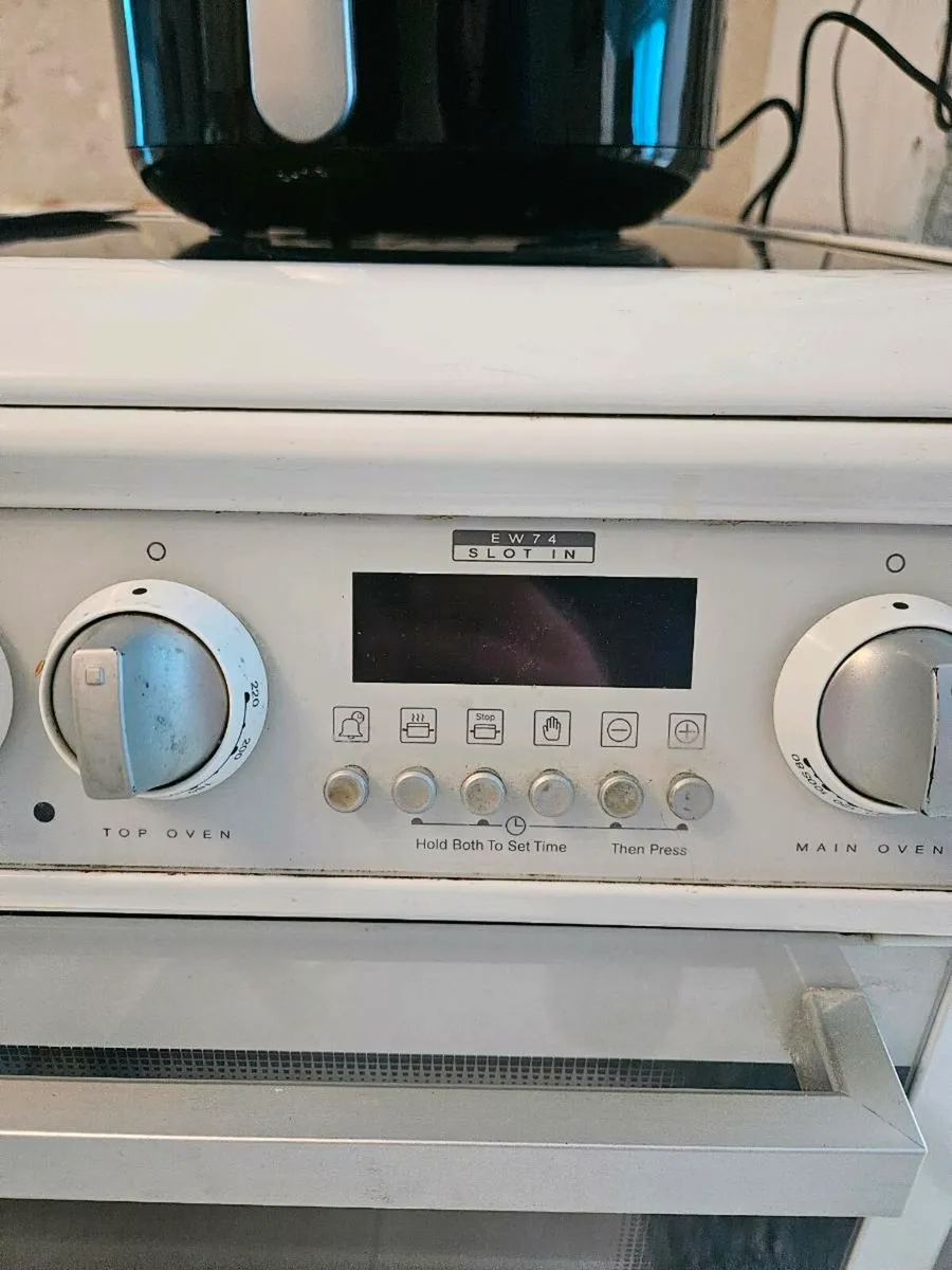 Hotpoint Electric cooker - Image 3