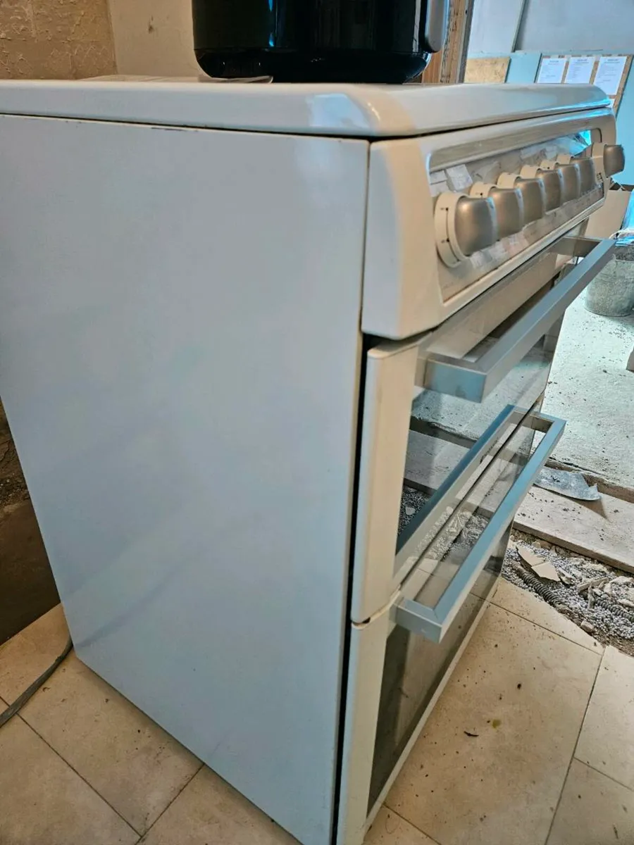 Hotpoint Electric cooker - Image 4