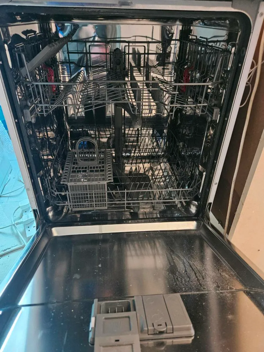 Whirlpool Dishwasher Electric - Image 2