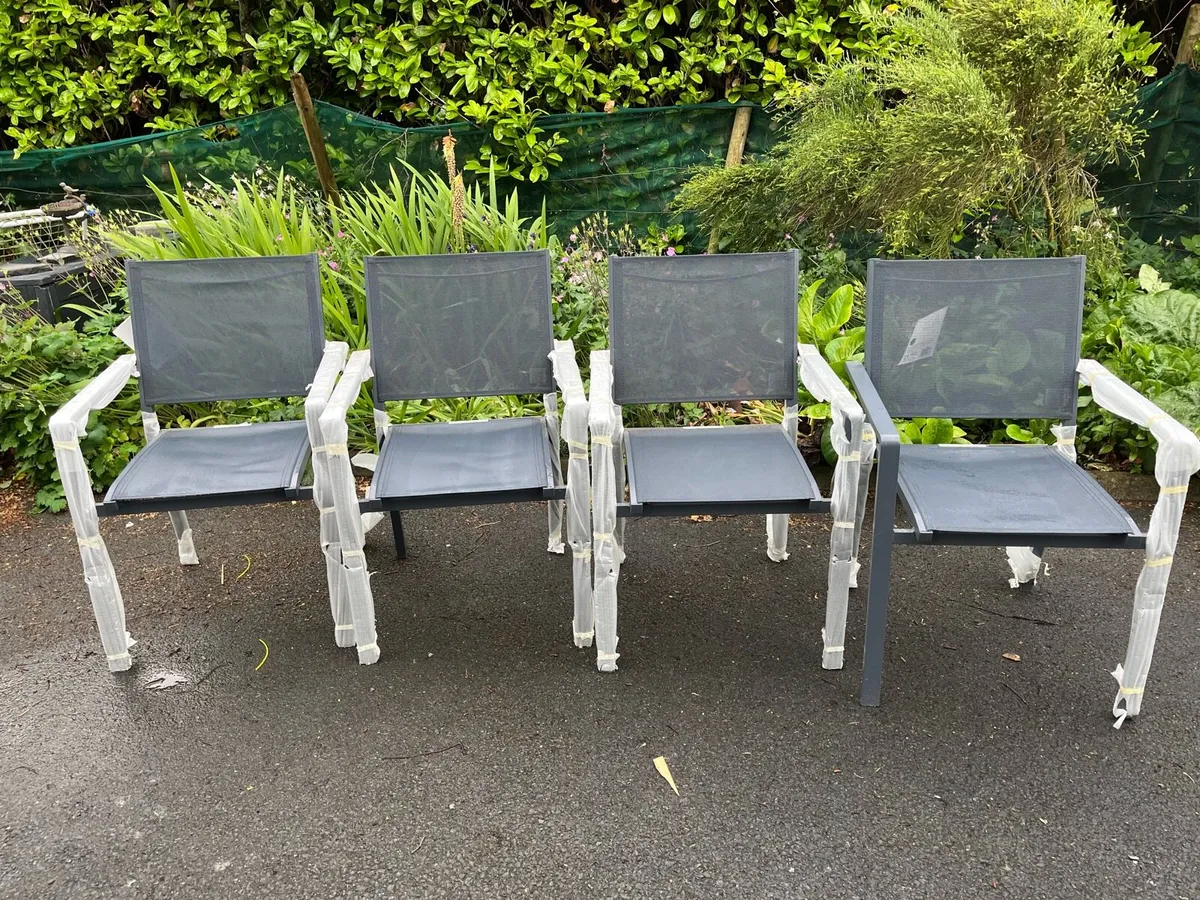 4 garden chairs (as new) - Image 1